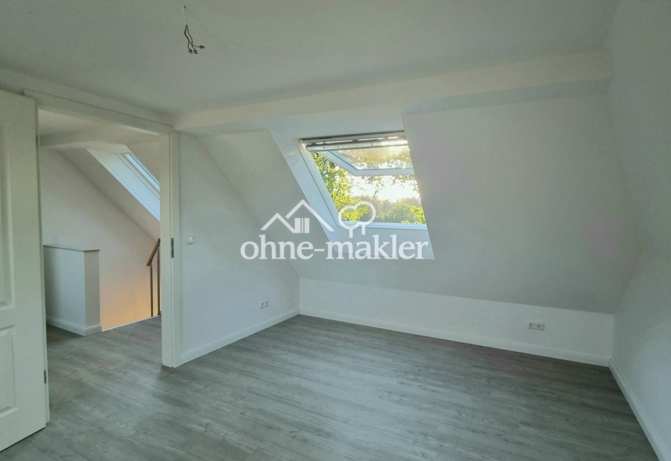 Arbeits- o Schlafzimmer im OG