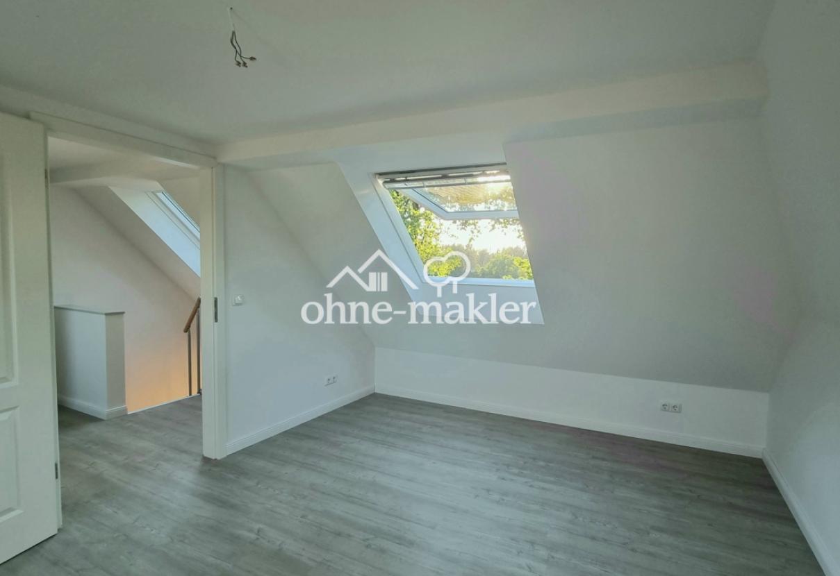Arbeits- o Schlafzimmer im OG