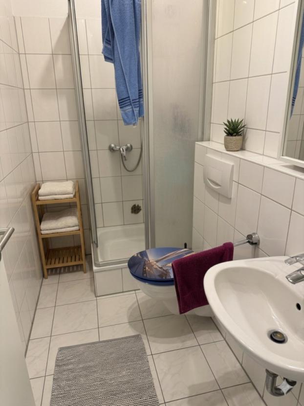 Gäste-WC mit Dusche