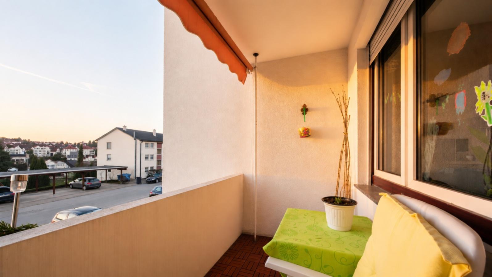 Balkon mit Abendsonne