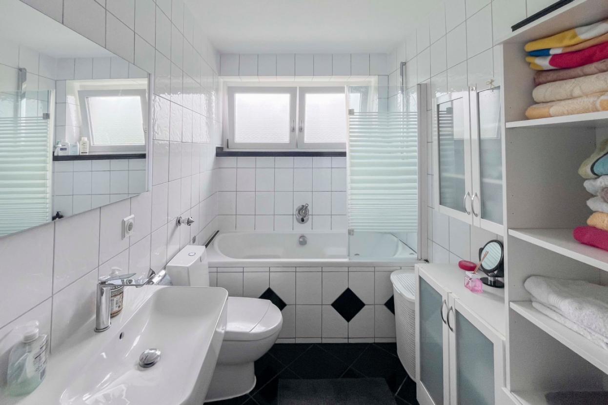 Modernes Badezimmer