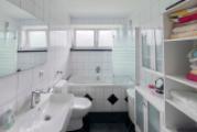 Modernes Badezimmer