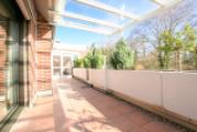 Terrasse mit Wintergarten
