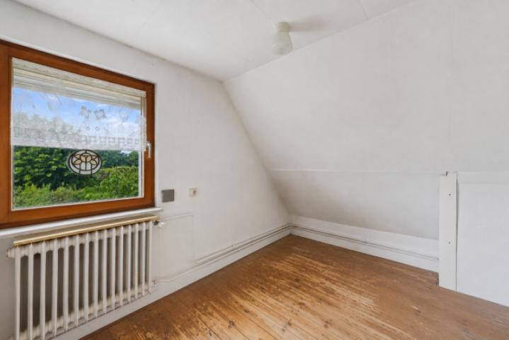Blick in Zimmer 4 OG wenn geräumt wäre