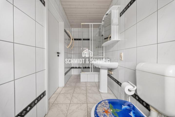 Outdoor-Duschbad mit WC