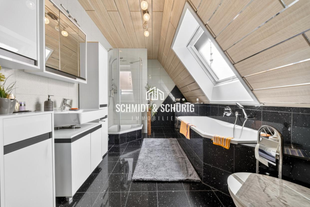 Badezimmer / 1. Obergeschoss - Vorderhaus