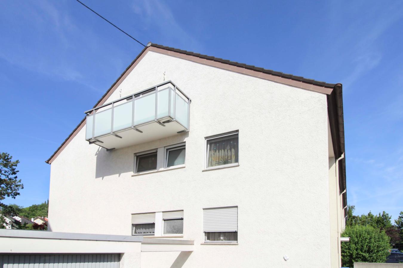 Außenansicht mit Balkon