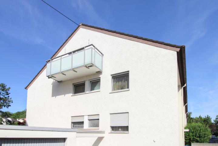 Außenansicht mit Balkon