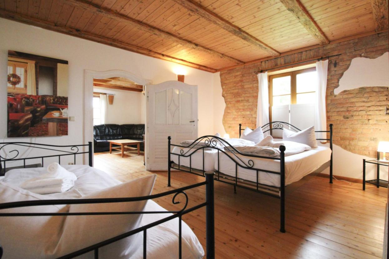 Schlafzimmer Wohnung 1 (2)