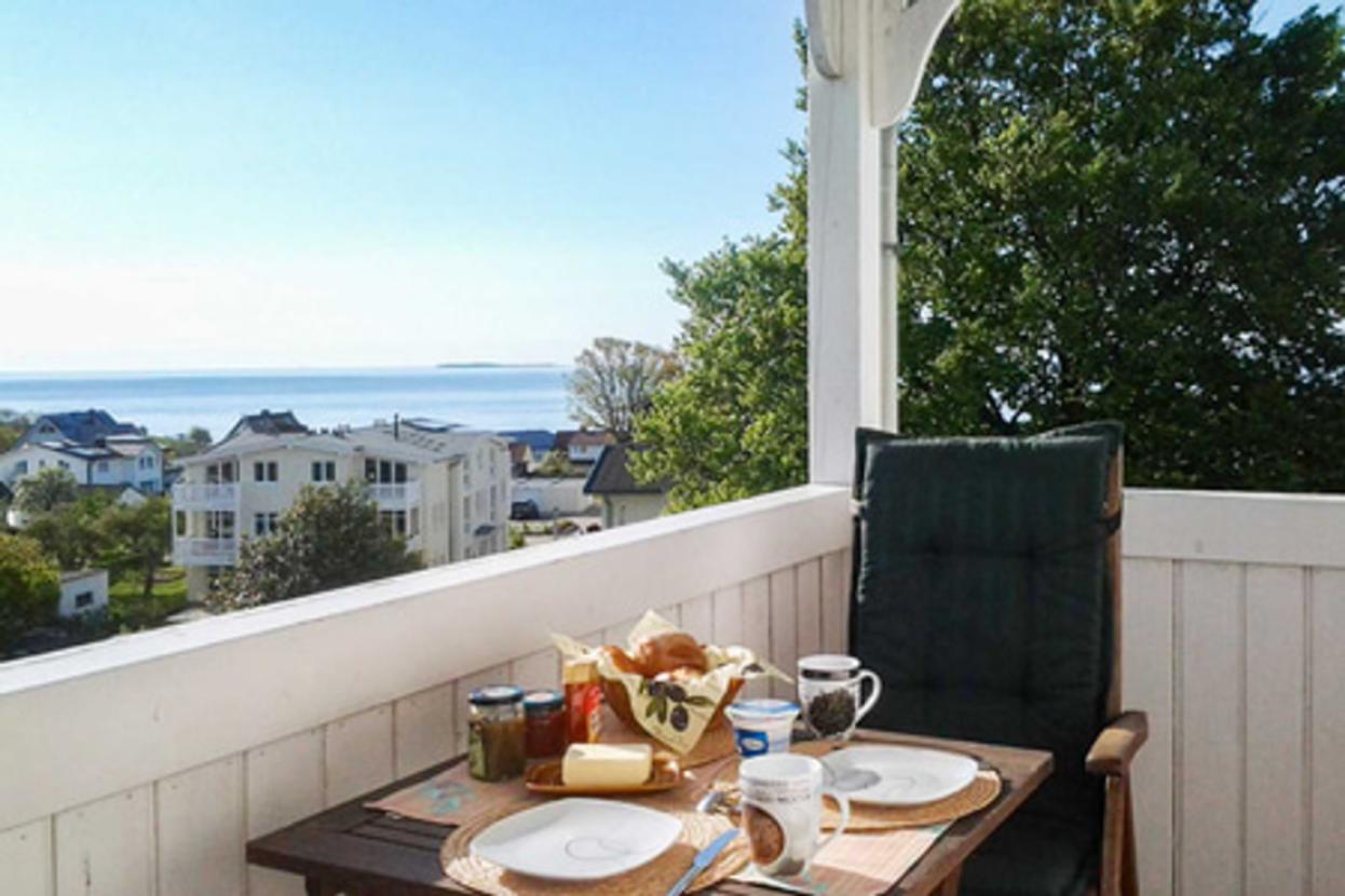 Frühstücken auf dem Balkon