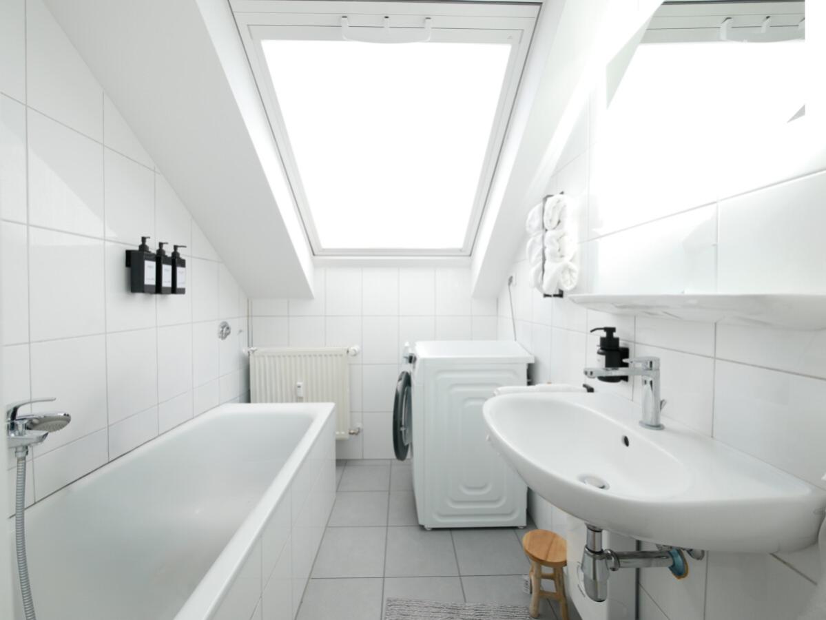 Dachgeschoss links - Badezimmer