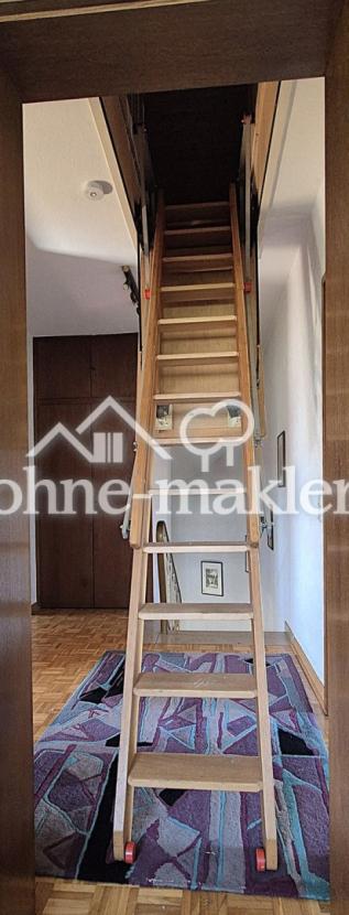 Flur mit Treppe