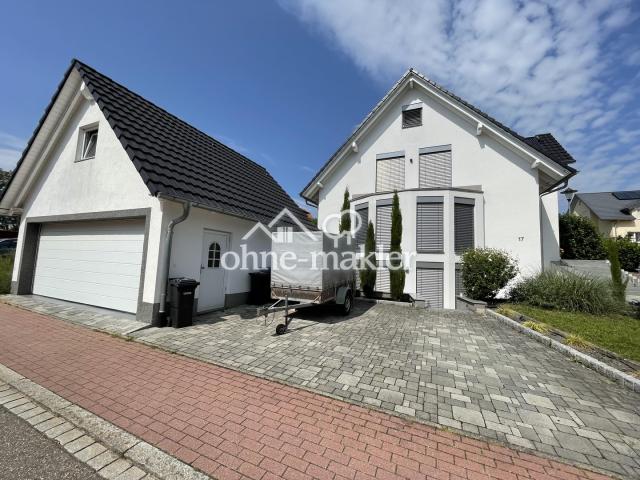 Hausansicht & Doppelgarage