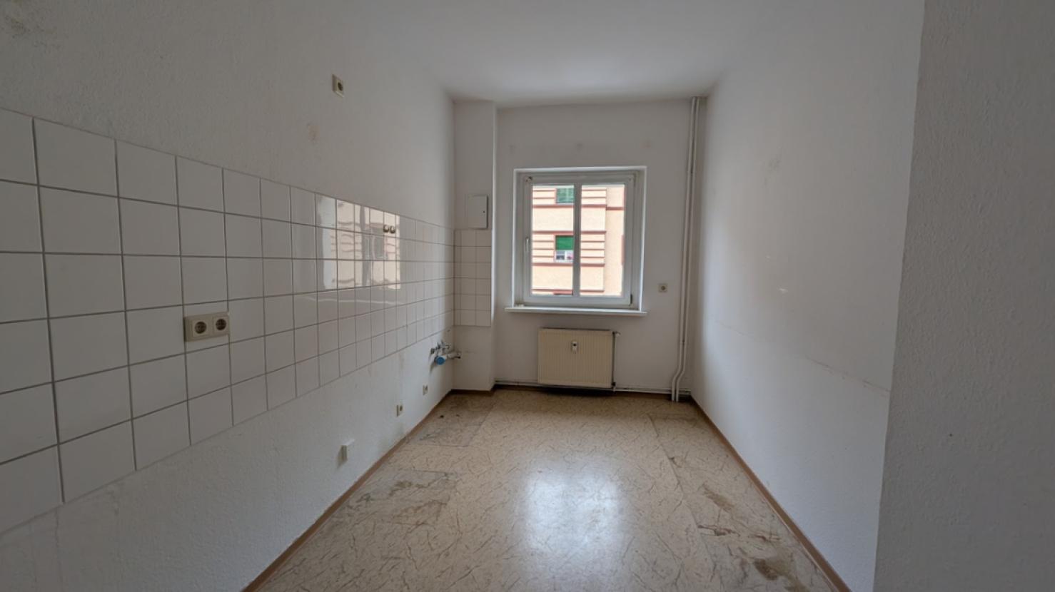 Küche unrenoviert - neuer Boden kommt