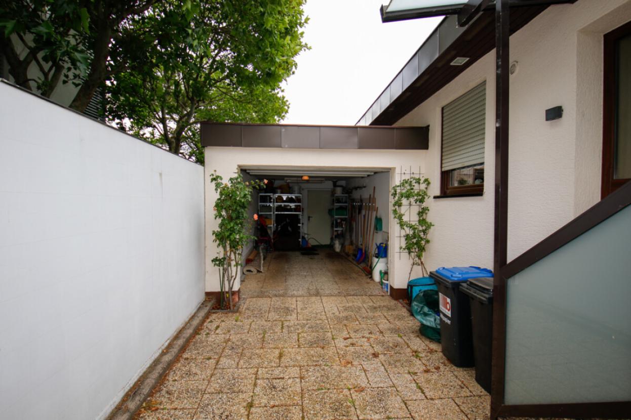 Gartenzugang durch Garage