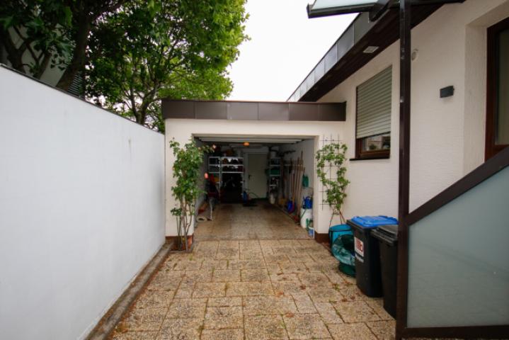 Gartenzugang durch Garage