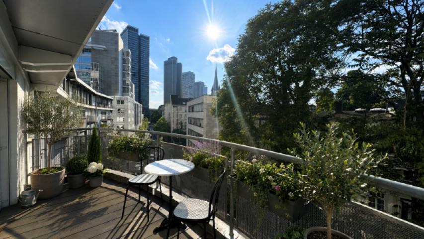 Balkon 1 von 2