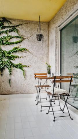 Balkon Wohn-Schlafzimmer