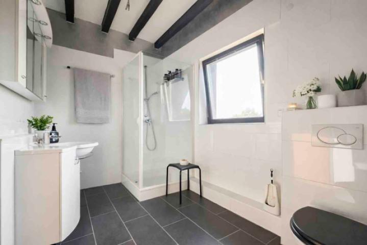 Badezimmer mit Dusche OG