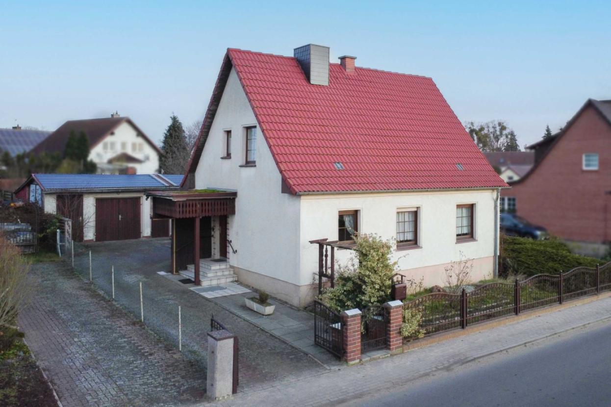 Straßenansicht (Südwest)