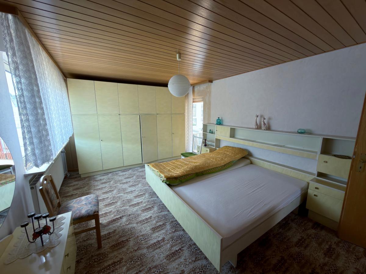 Schlafzimmer 1