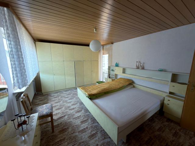 Schlafzimmer 1