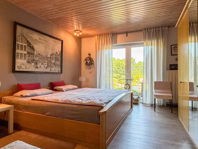 Schlafzimmer 1