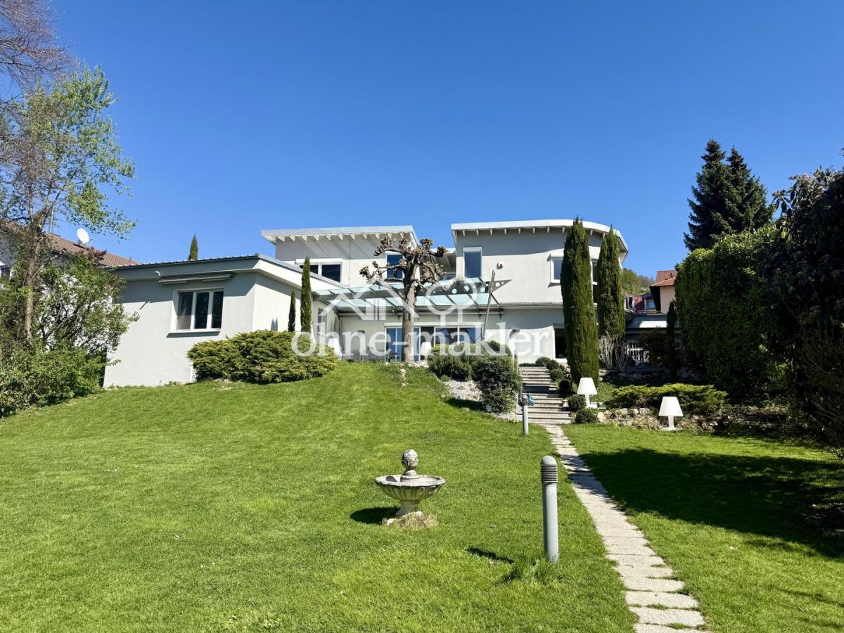 Gartenseite Villa