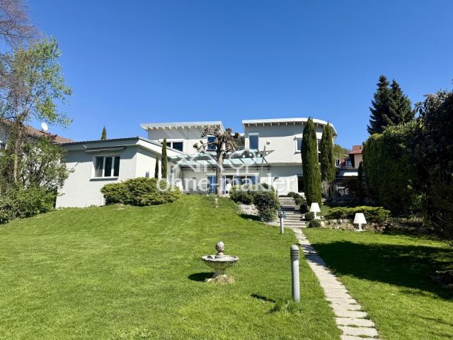 Gartenseite Villa