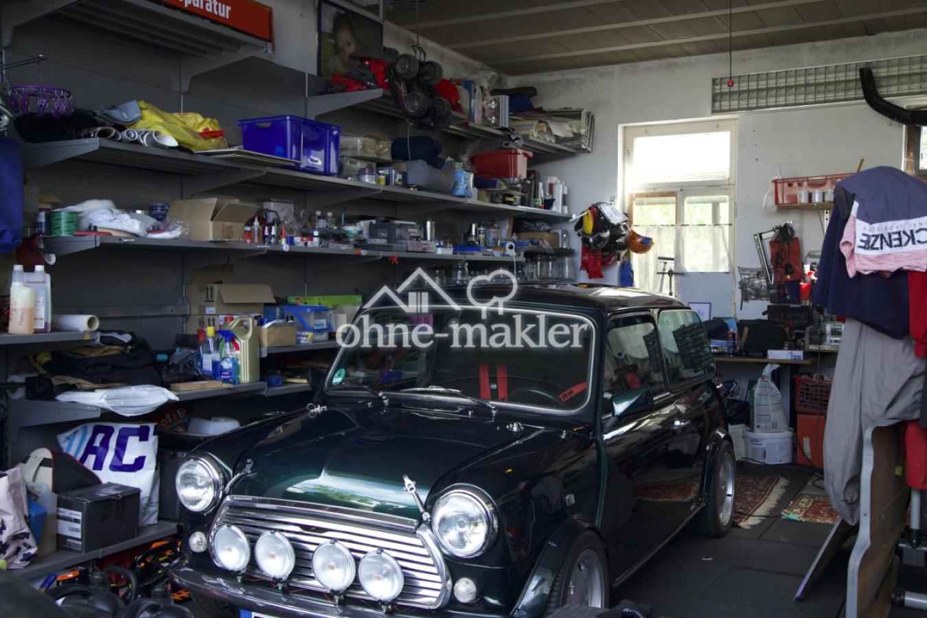 Großzügige Garage