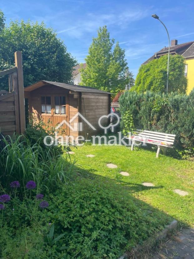 Haus B Gepflegte Gartenidylle