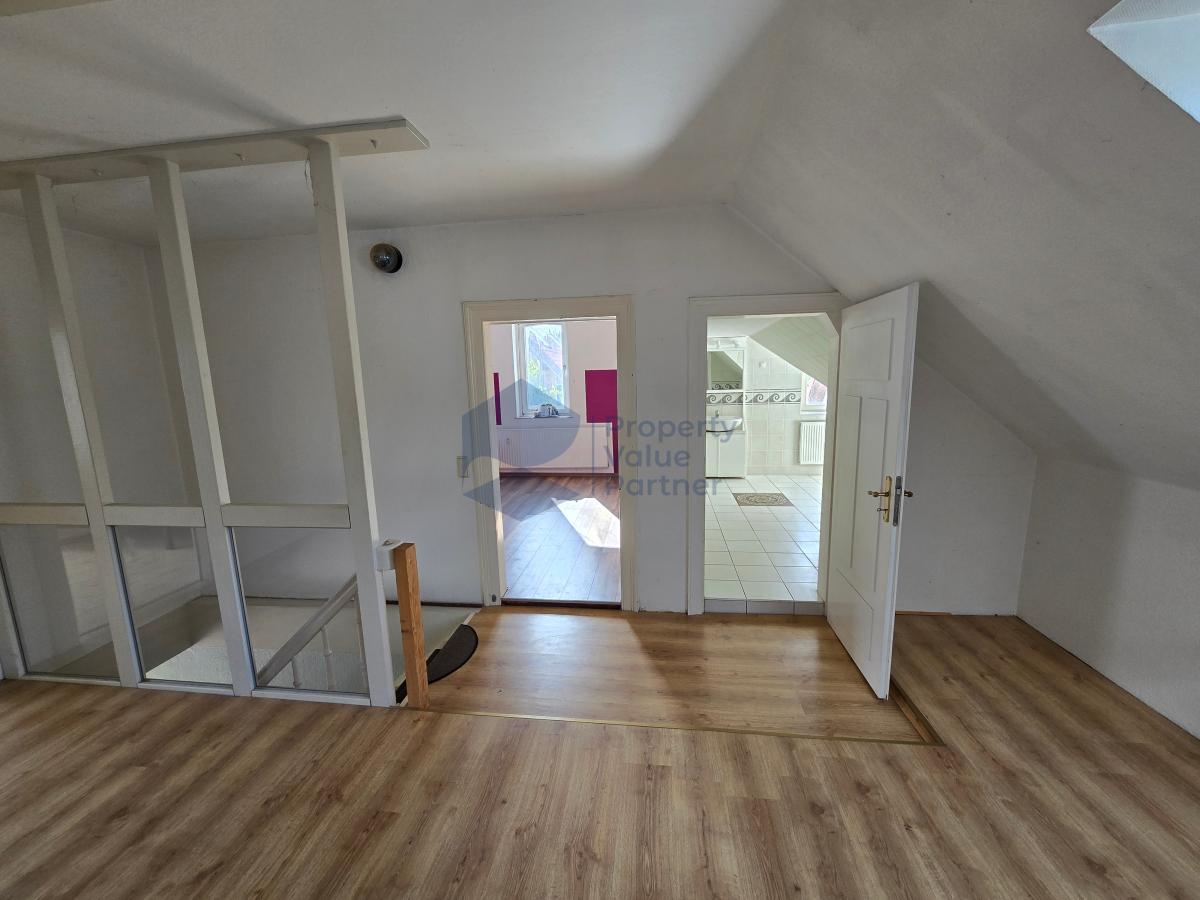 Altbau OG Flur 