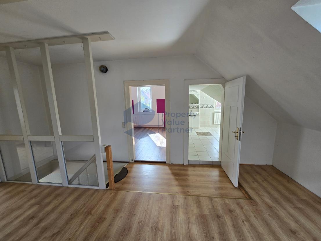 Altbau OG Flur 