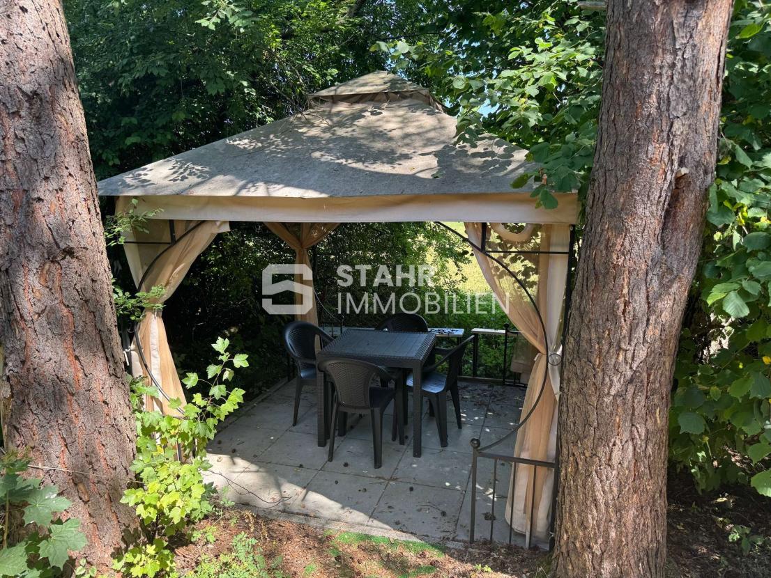 Pergola mit Sitzbereich