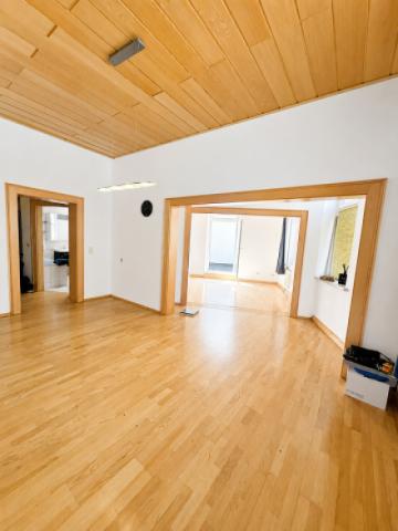 1 OG große Wohnung Wohnzimmer