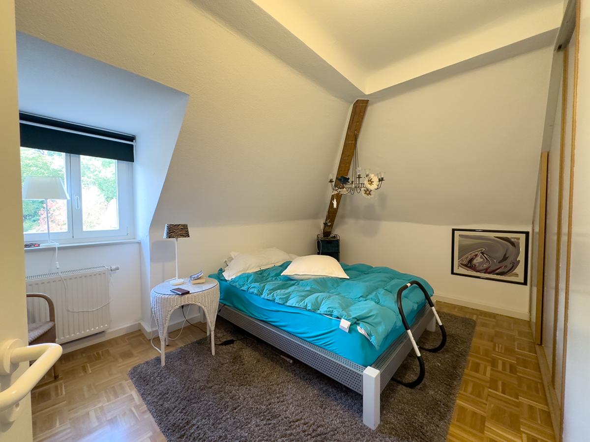 Schlafzimmer mit Einbauschrank