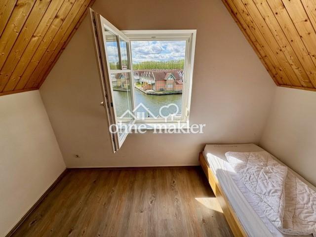 Schlafzimmer DG