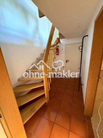 Flur mit Treppe UG