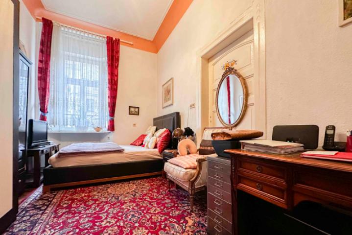 Schlafzimmer 1