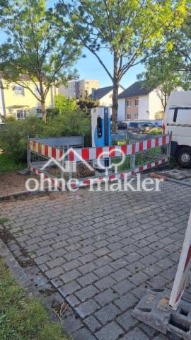 E-Ladesäule gegenüber
