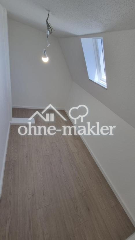 Abstellraum neben Schlafzimmer