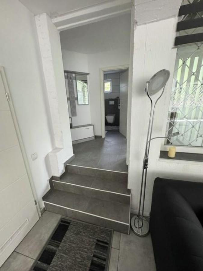 5 Flur und Bad - Treppe zum Wohnbereich