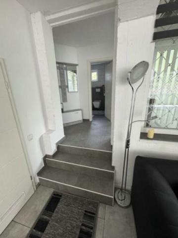 5 Flur und Bad - Treppe zum Wohnbereich