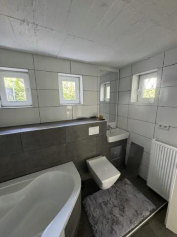 8 Badewann WC Hygienebereich