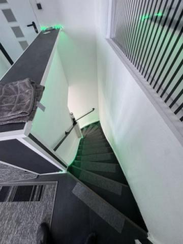 23 Treppe zur unteren Wohnung - bei Einzelverkauf wird hier vermauert