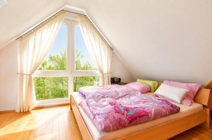 Schlafzimmer 1