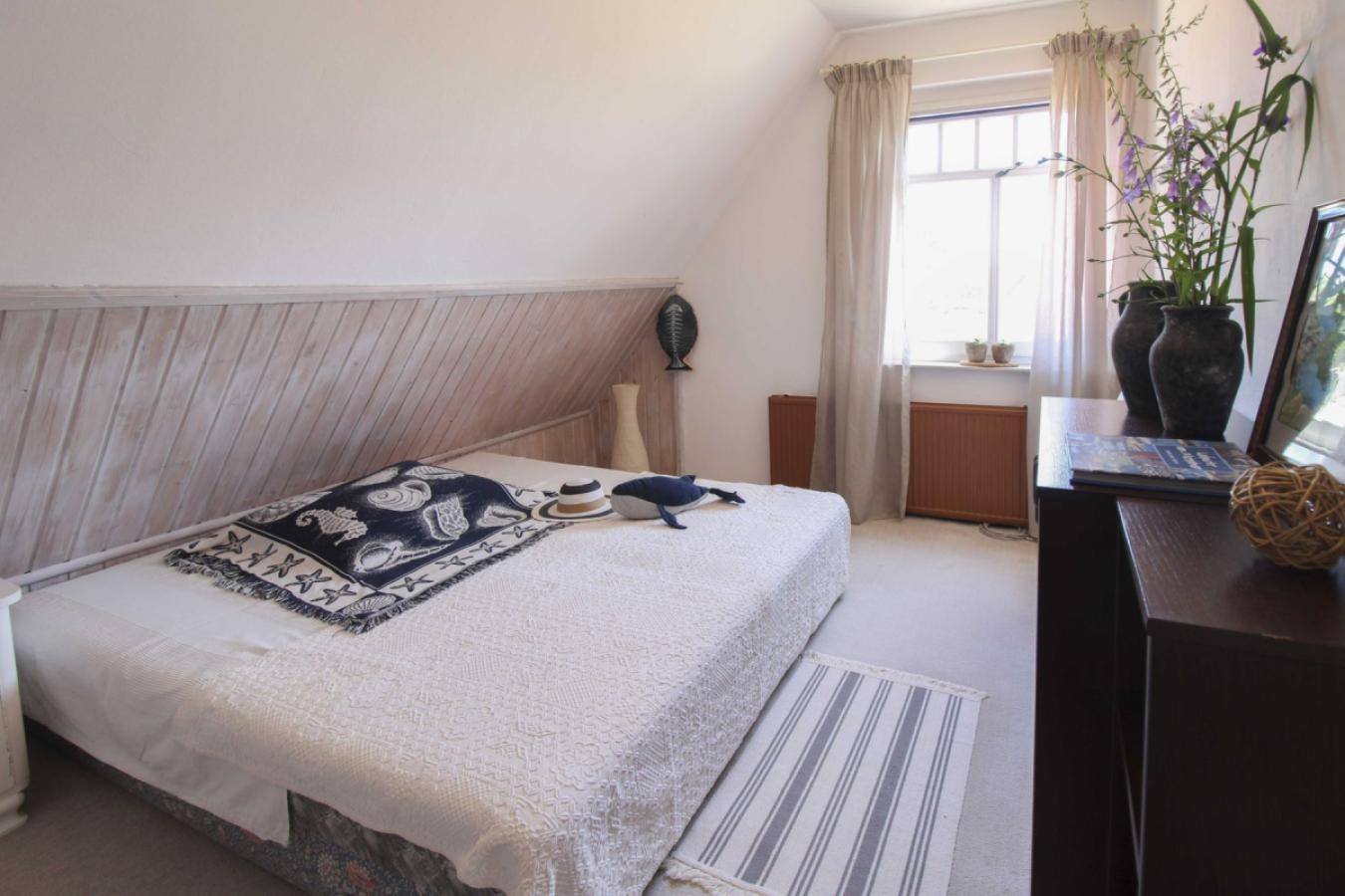 Schlafzimmer DG