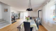 Wohnzimmer mit Esszimmer