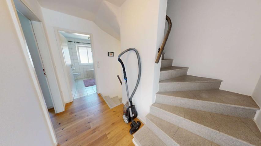 Flur mit Treppe OG