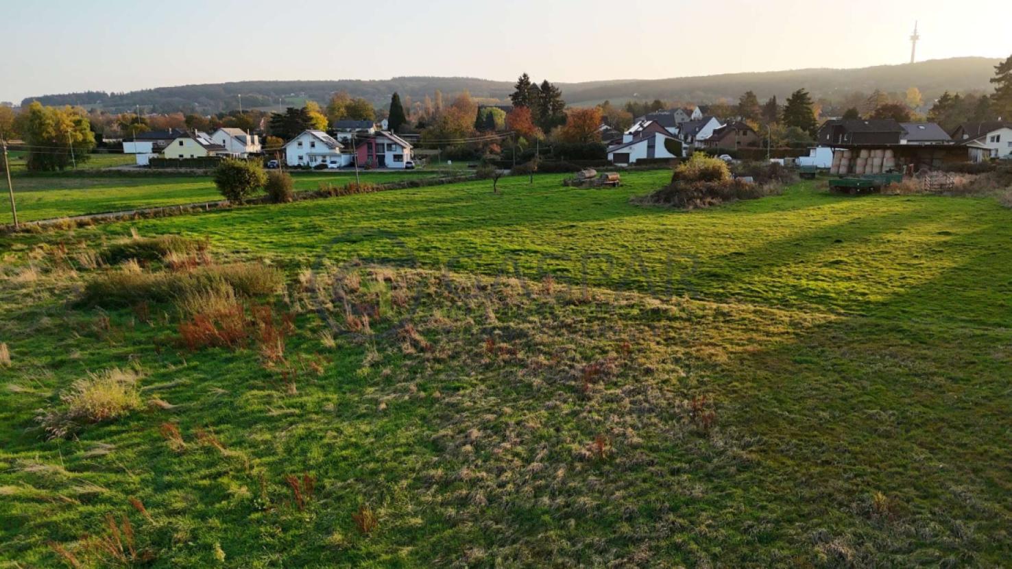 Baugrundstücke mit Umgebung